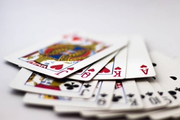 funbet77 slot live blackjack table displayed on mobile phone showing dealer and real cards